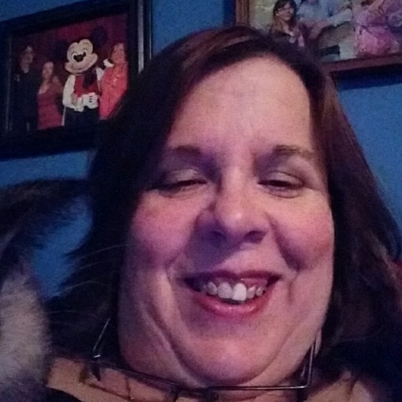 Meet your Posher, Sandy - Picture 1 of 1